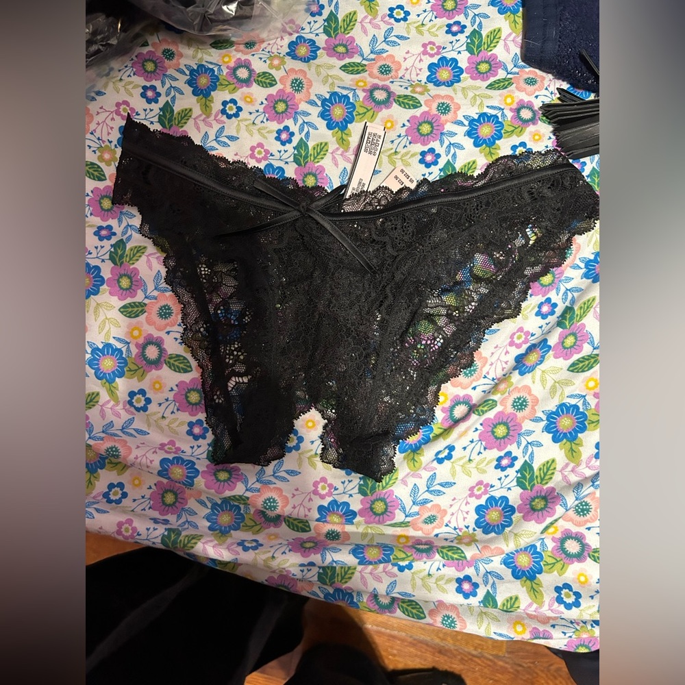 V.S OPEN UP THONG
